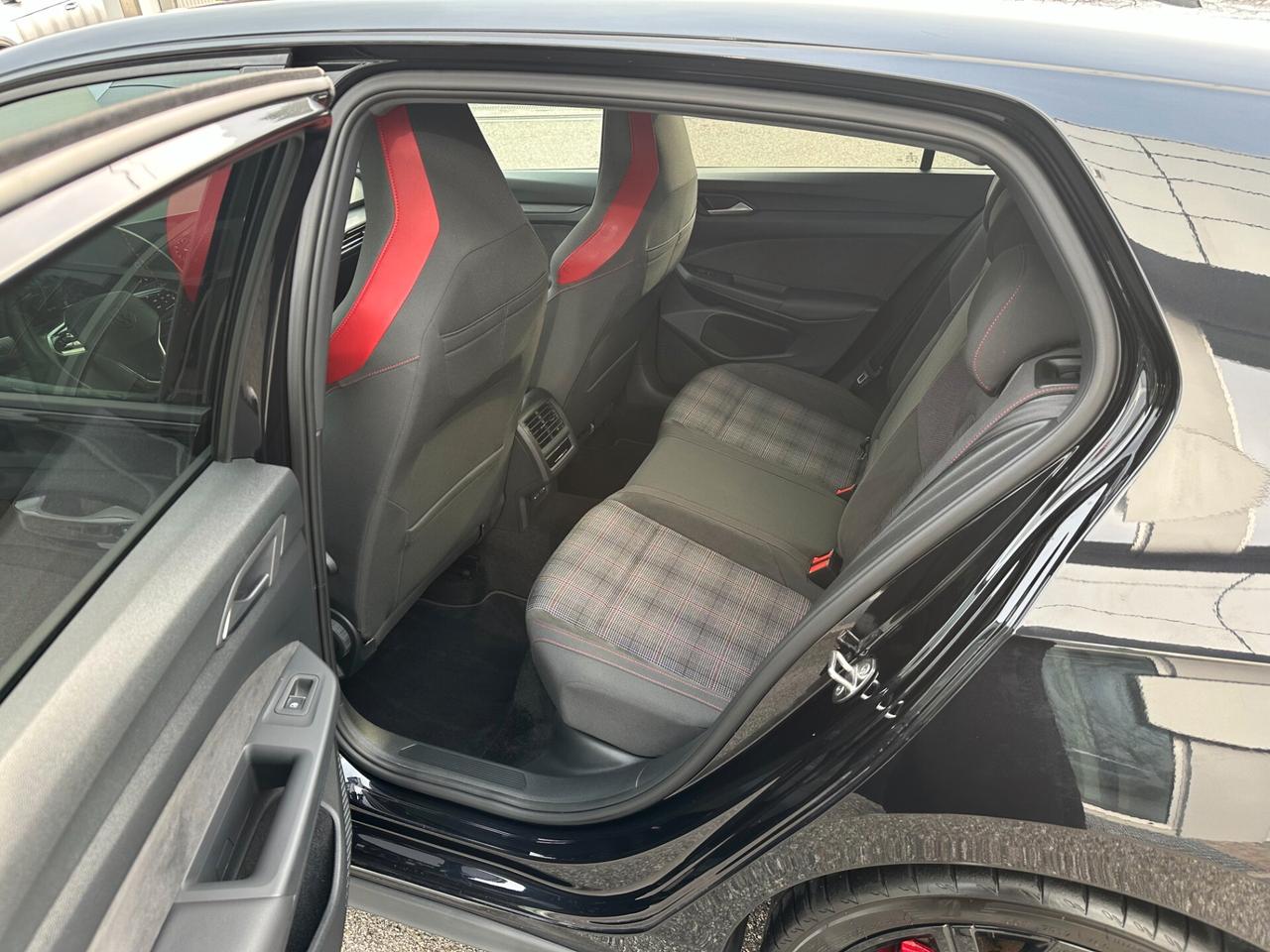 Volkswagen Golf GTI 2.0 TSI DSG