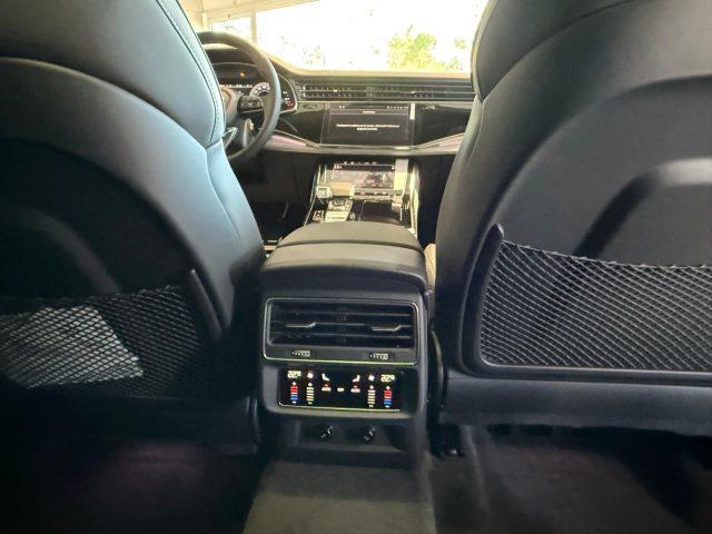 AUDI Q8 50 TDI 286 CV quattro S line edition Black Pack