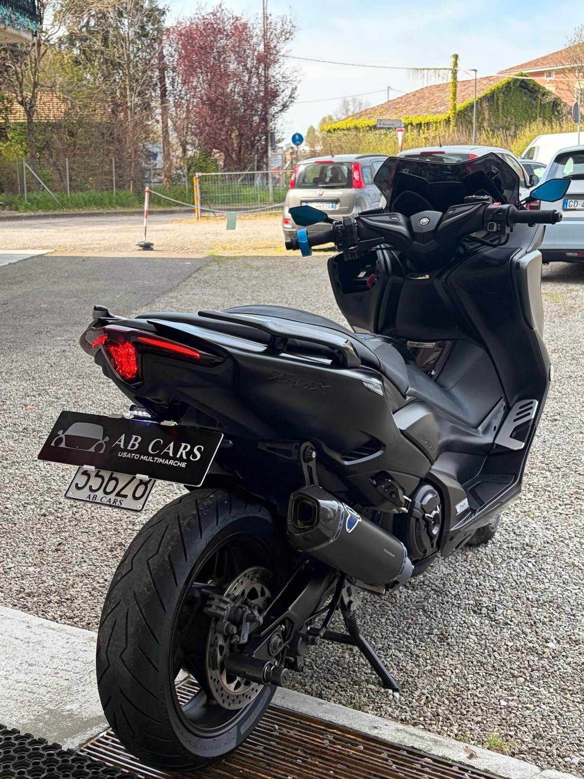 Yamaha TMAX 560 TOTAL BLACK PERMUTE