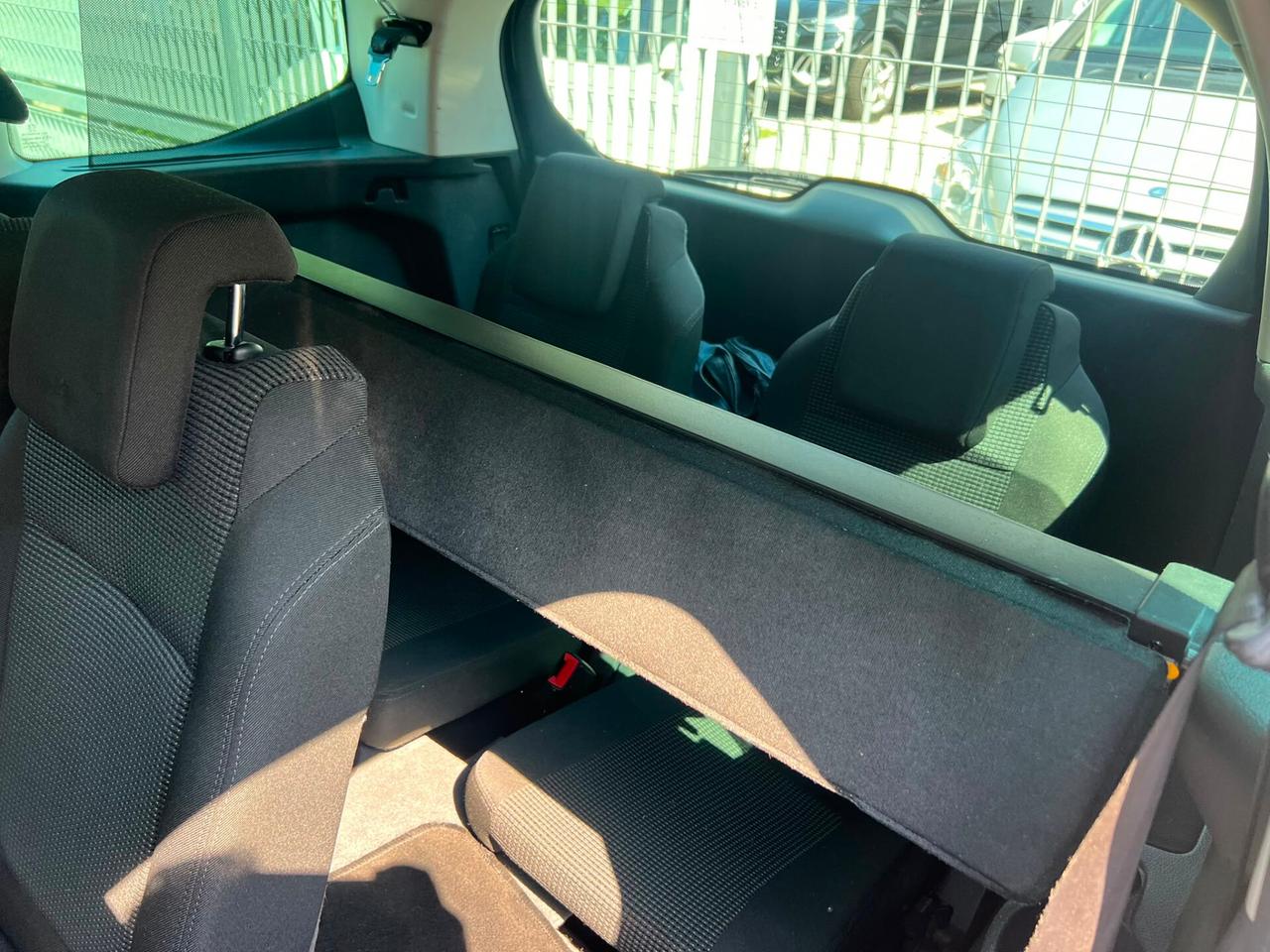 Peugeot 5008 1.6 DIESEL 7 POSTI