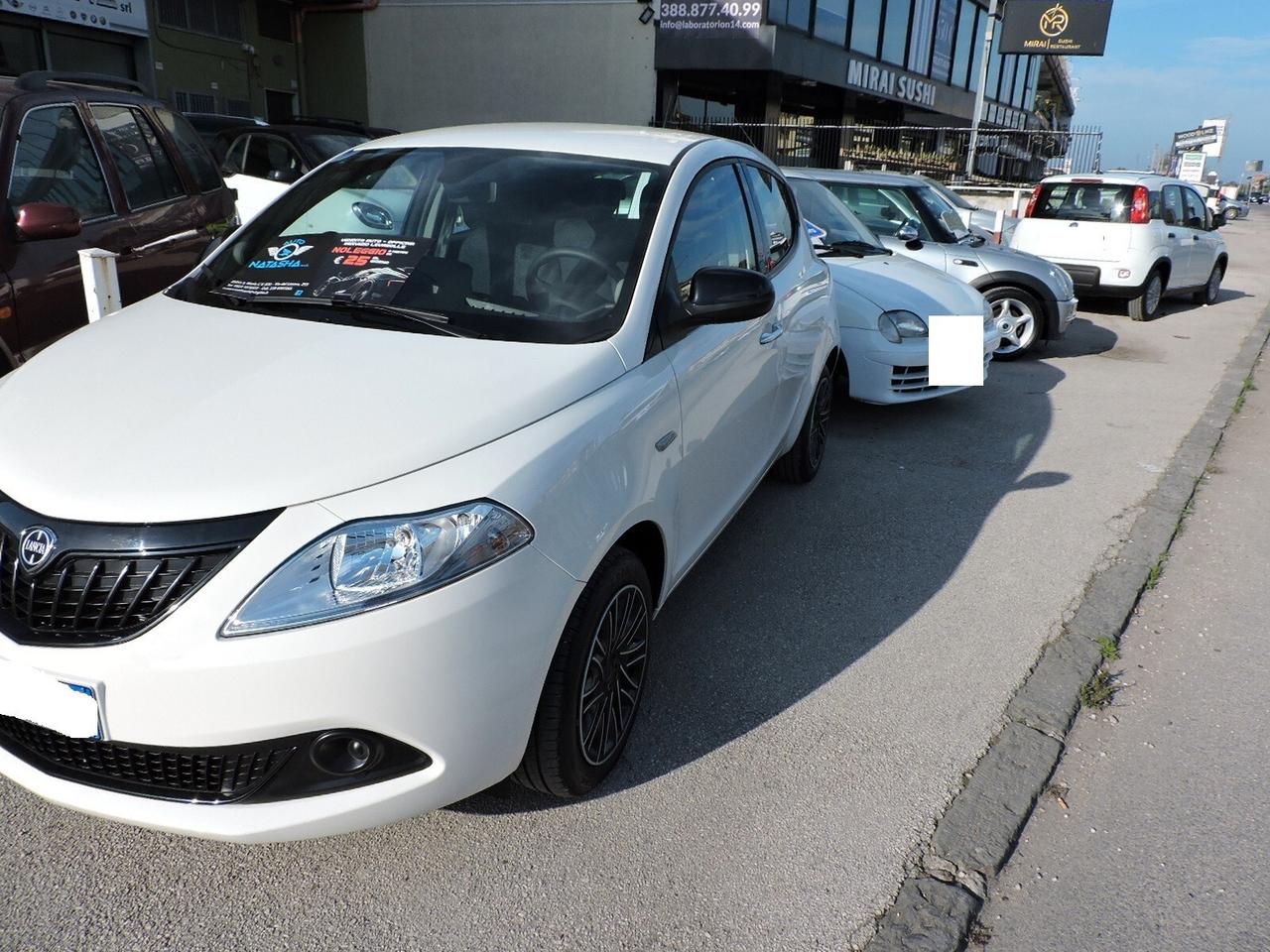 Lancia Ypsilon 1.0 ibrida solo noleggio