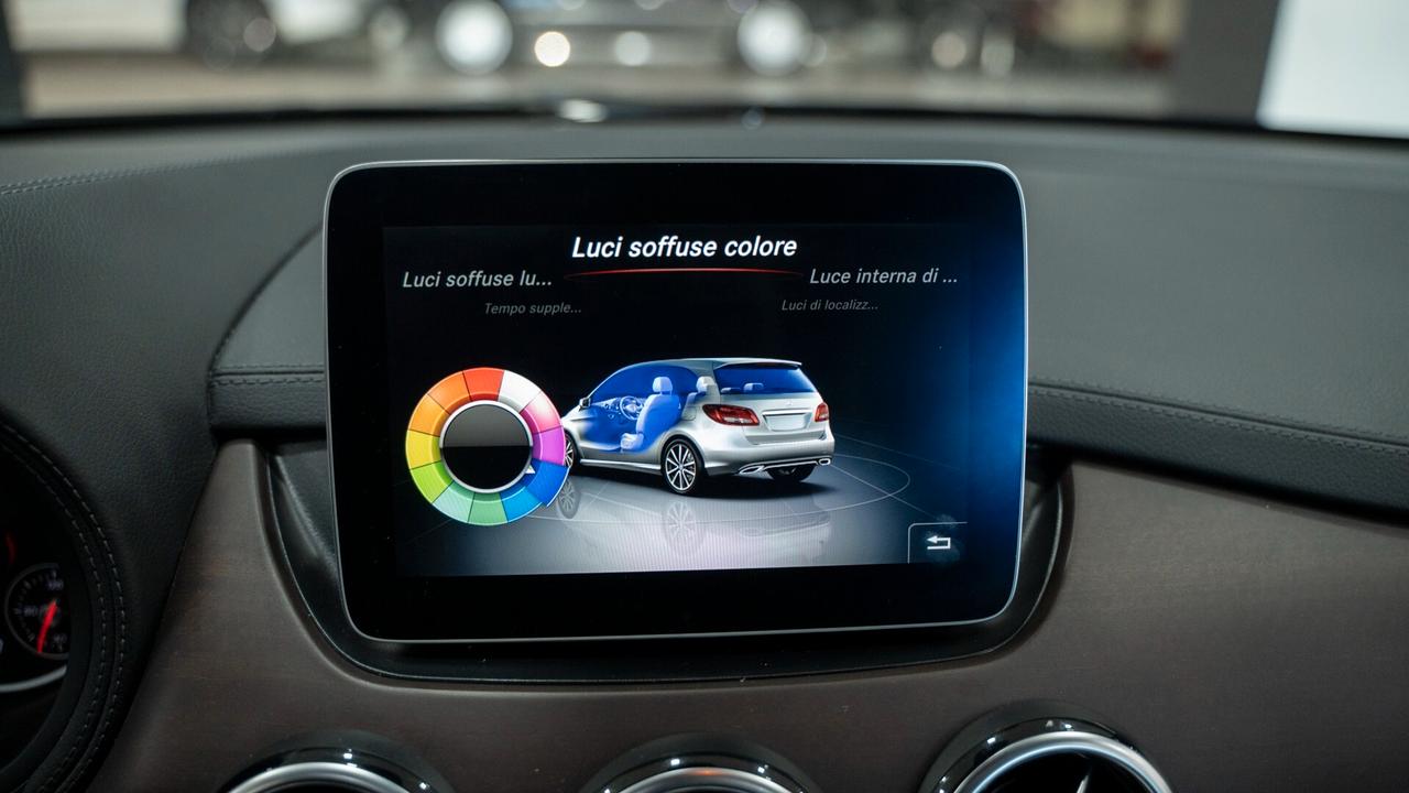 Mercedes-benz B 200 D PREMIUM PLUS AMG TETTO PACK LUCI PELLE XENO NAVI