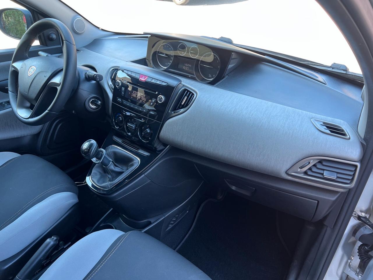 Lancia Ypsilon 1.2 8v Silver ecochic Gpl 69cv PDC/CLIMA PERFETTA!!
