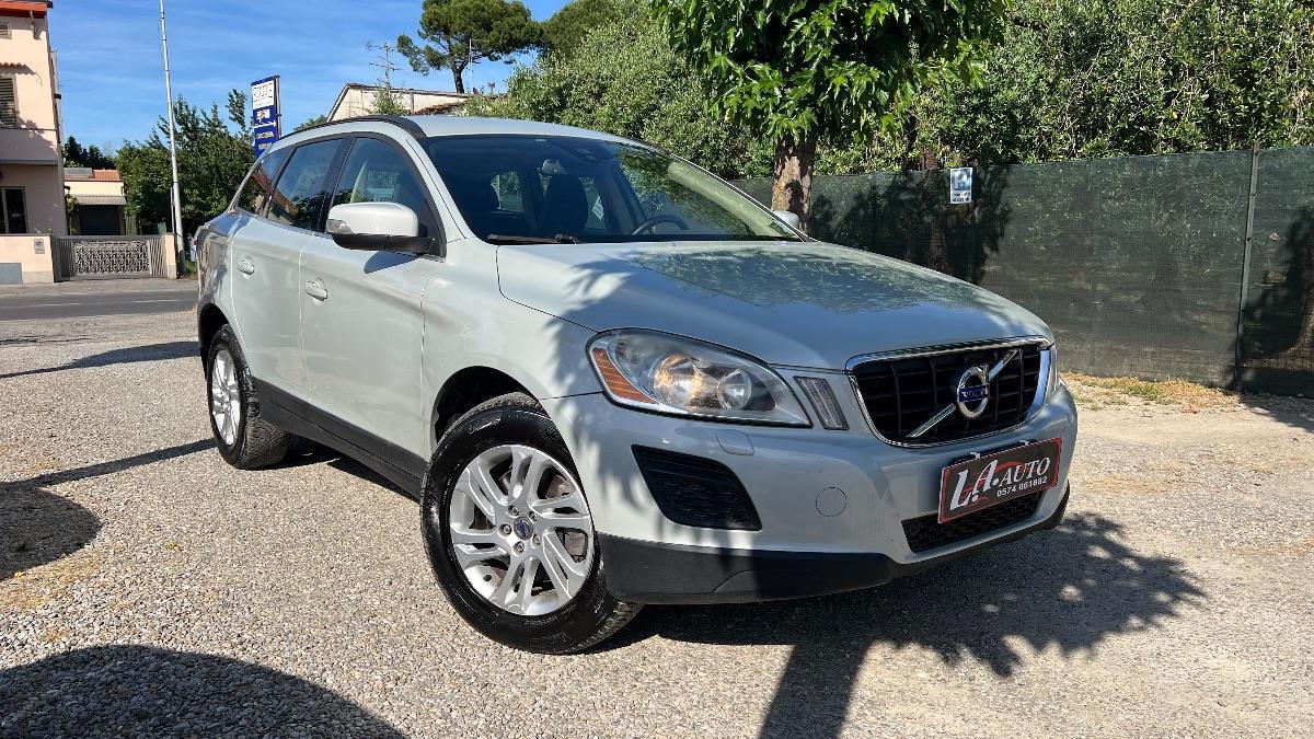VOLVO - XC60 2.0 d4 Momentum 163cv geartronic