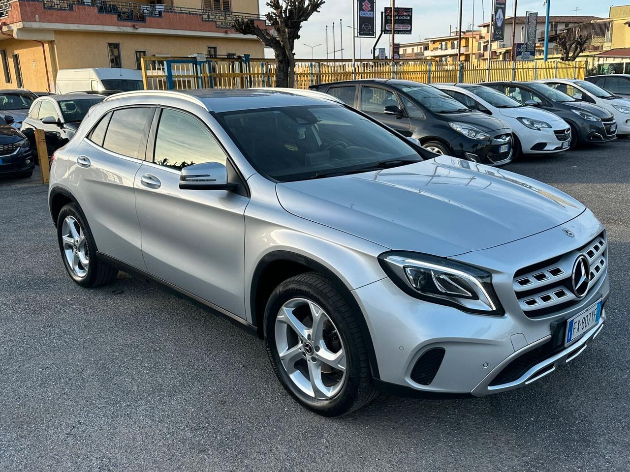 MERCEDES-BENZ GLA 200d 136CV AUTOMATICA PREMIUM