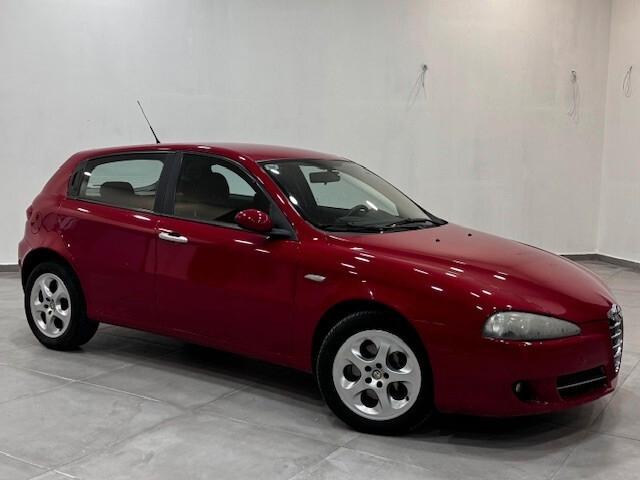 Alfa Romeo 147 1.9 JTD M-JET 16V 5 porte Black Line