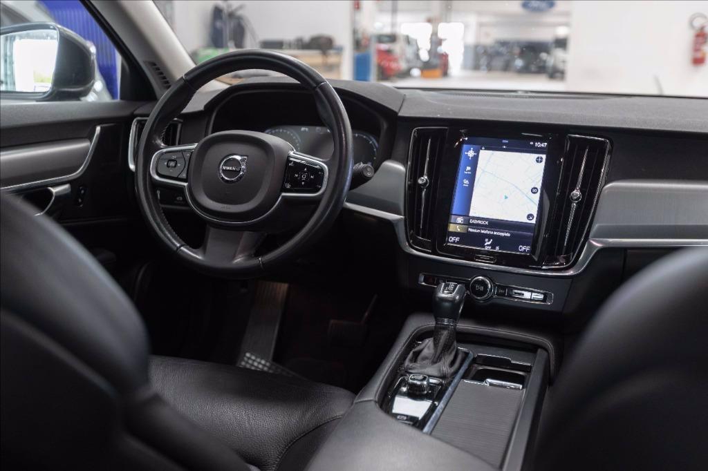 VOLVO V90 2.0 d4 Momentum geartronic my19 del 2019