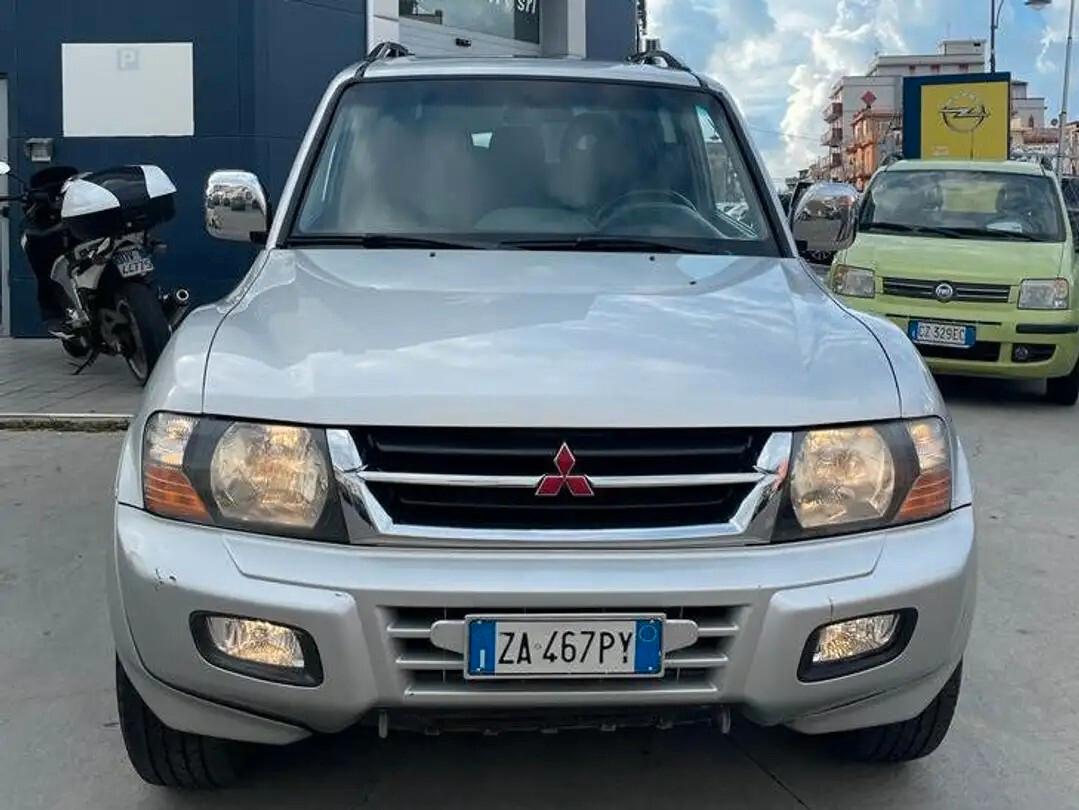 Mitsubishi Pajero 3.2 16V DI-D 3p. GLS2 Autocarro