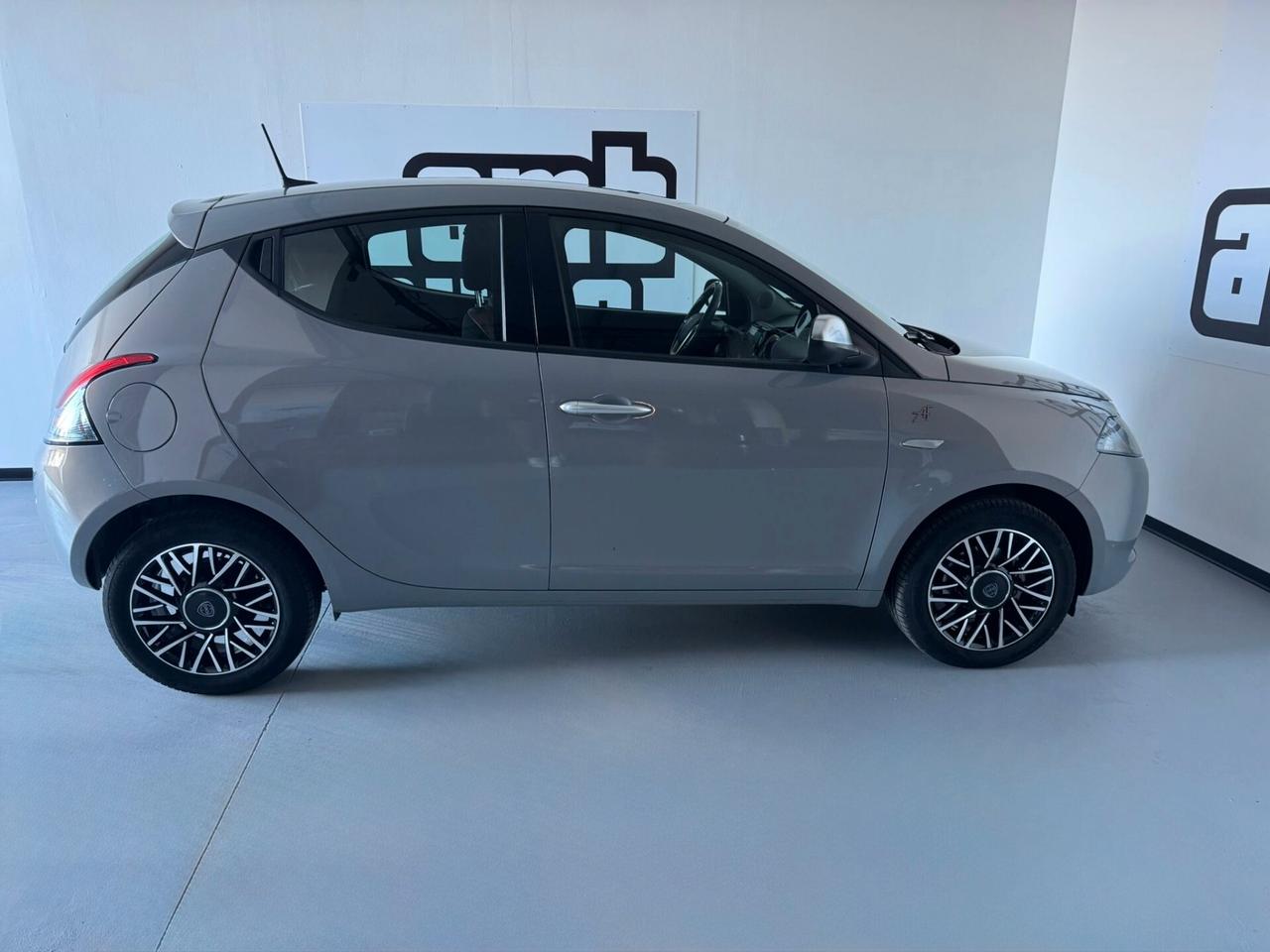 Lancia Ypsilon 1.0 FireFly 5 porte S&S Hybrid Ecochic A. Ferretti