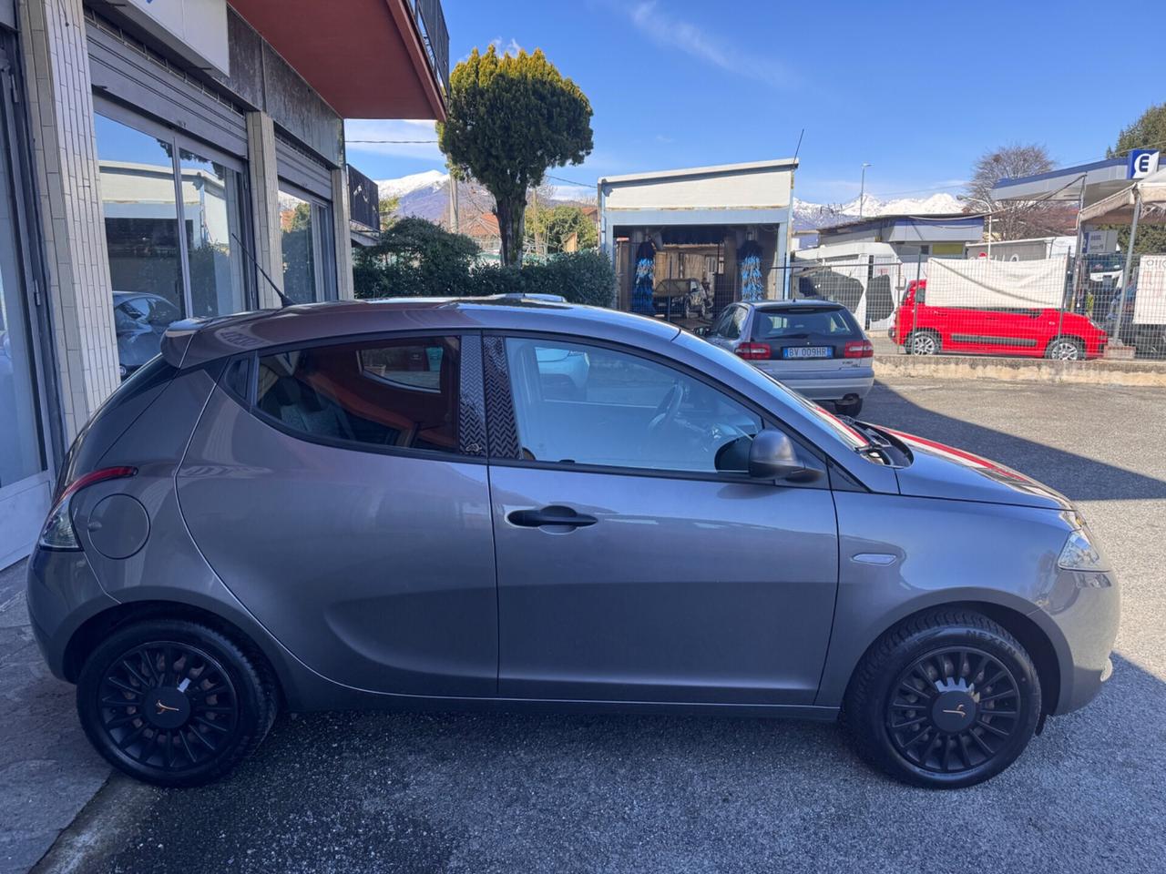 Lancia Ypsilon 1.2 69 CV 5 Black and Noir