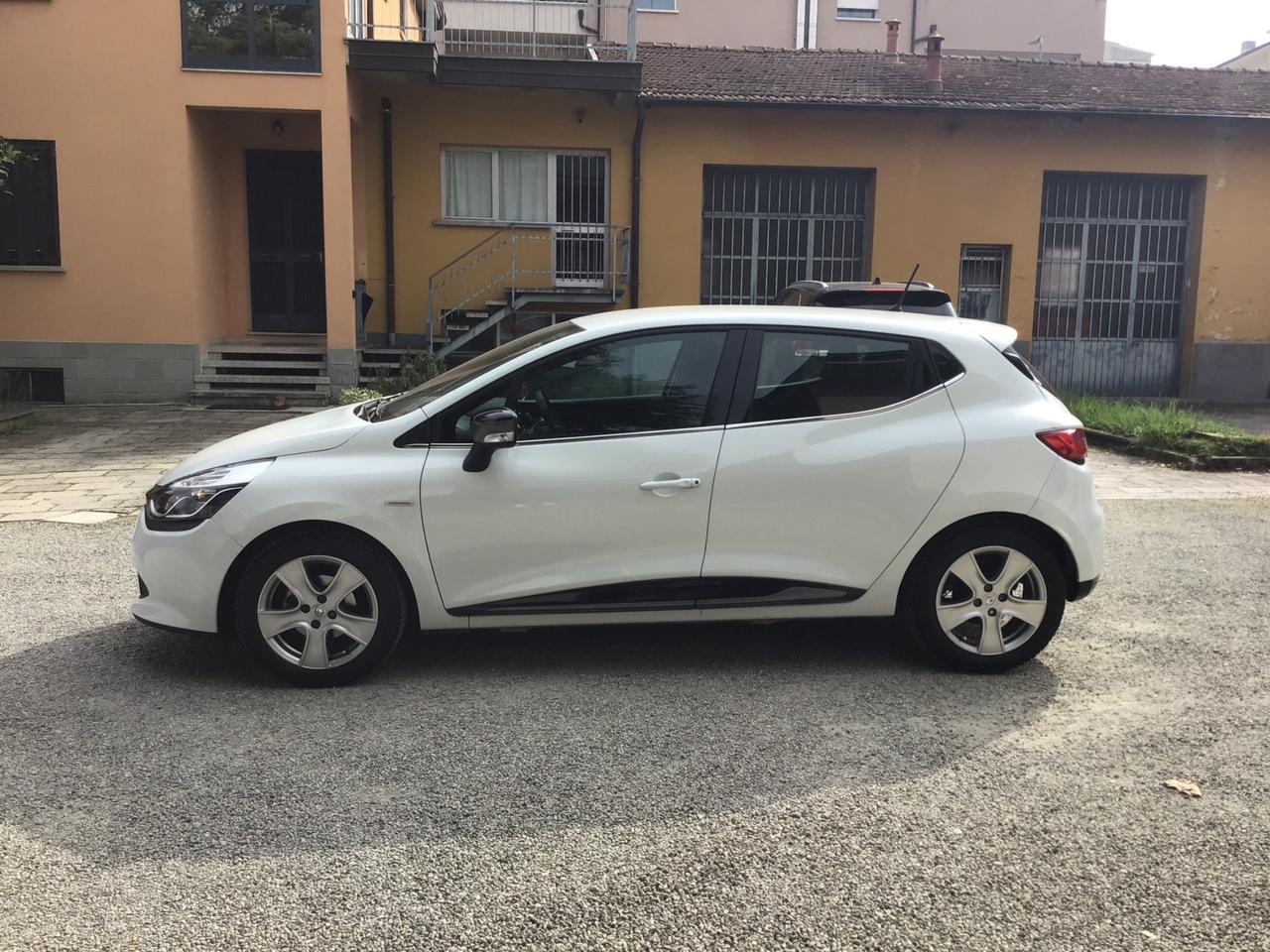 Renault Clio 1.2 75CV 5 porte Costume National