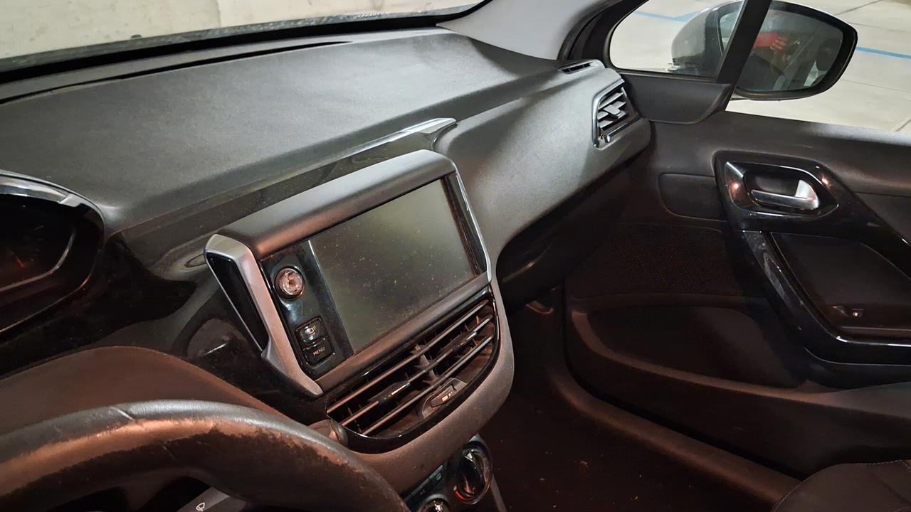 Peugeot 208 1.4 HDi 68 CV 5 porte Allure