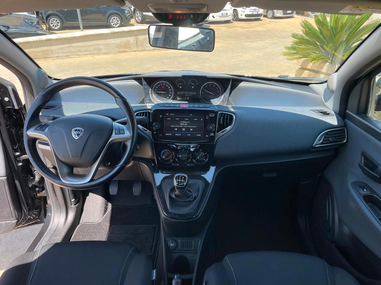 Lancia Ypsilon 1.0 FireFly S&S Hybrid Gold