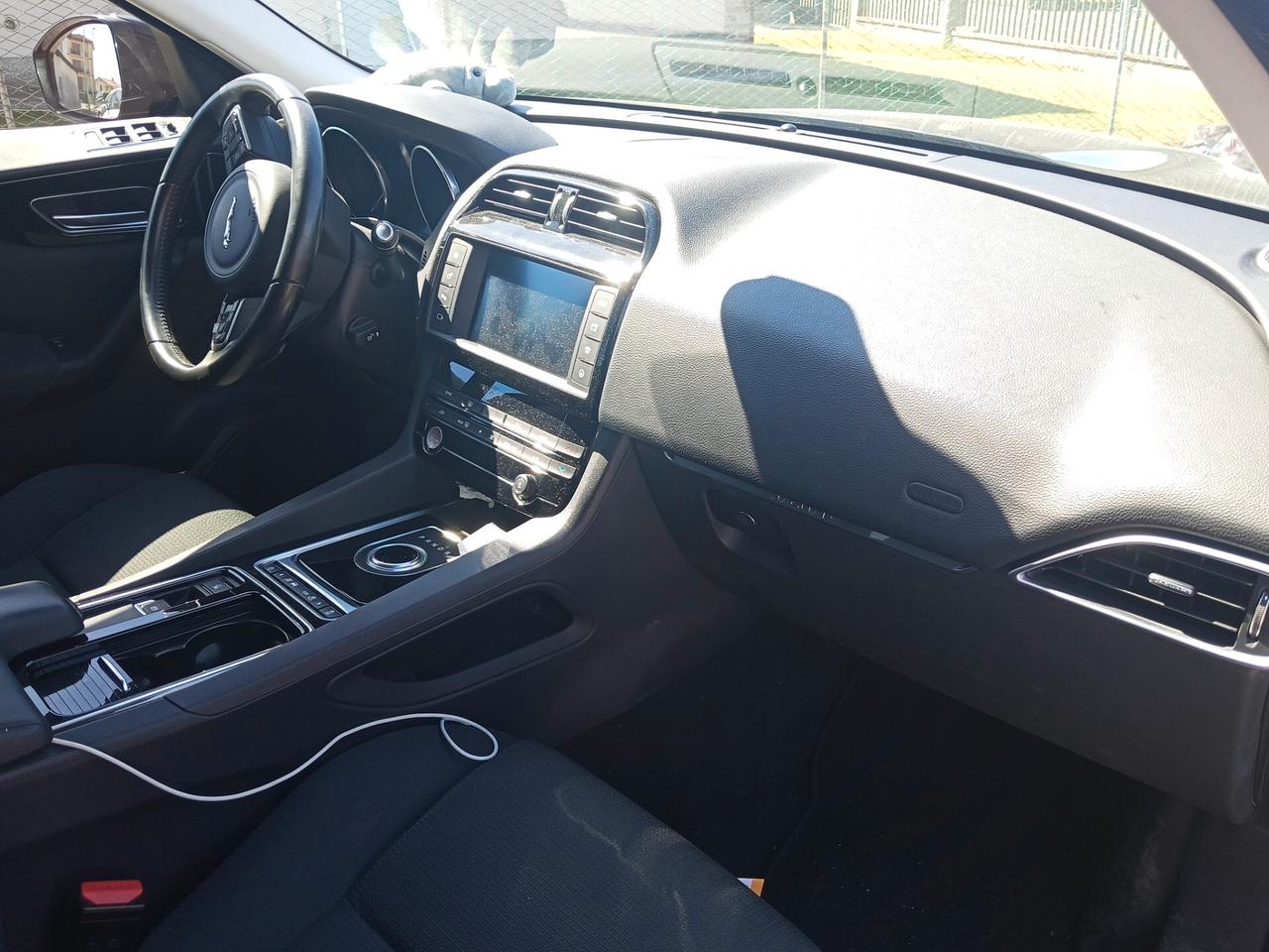 Jaguar F-Pace 2.0 D 180 CV aut. Pure