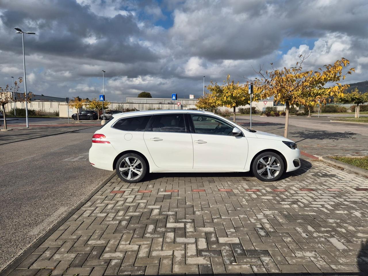 Peugeot 308 BlueHDi 150 S&S EAT6 SW Allure