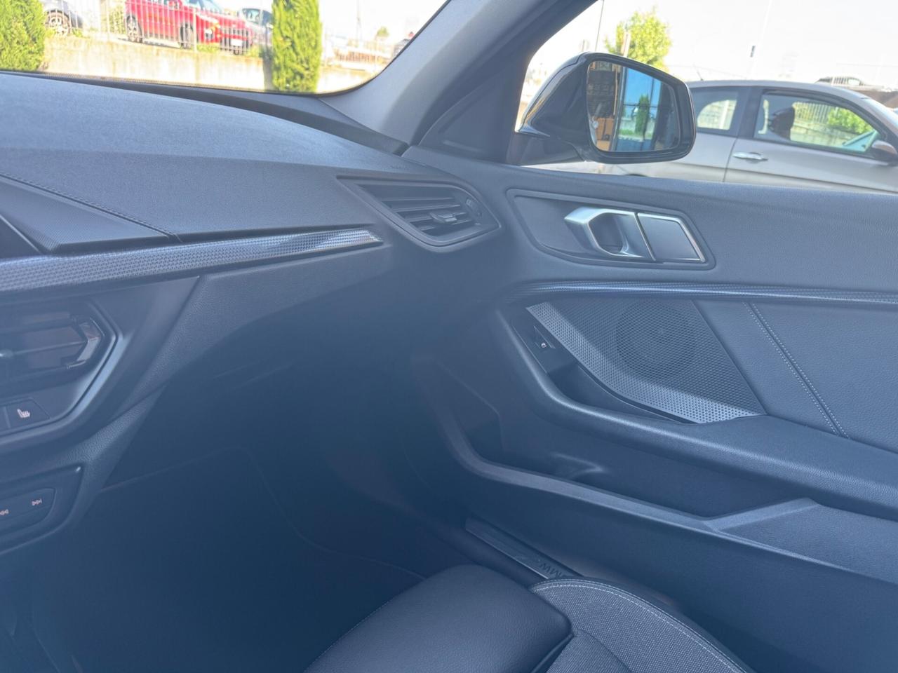 Bmw 118 118d 5p. Msport