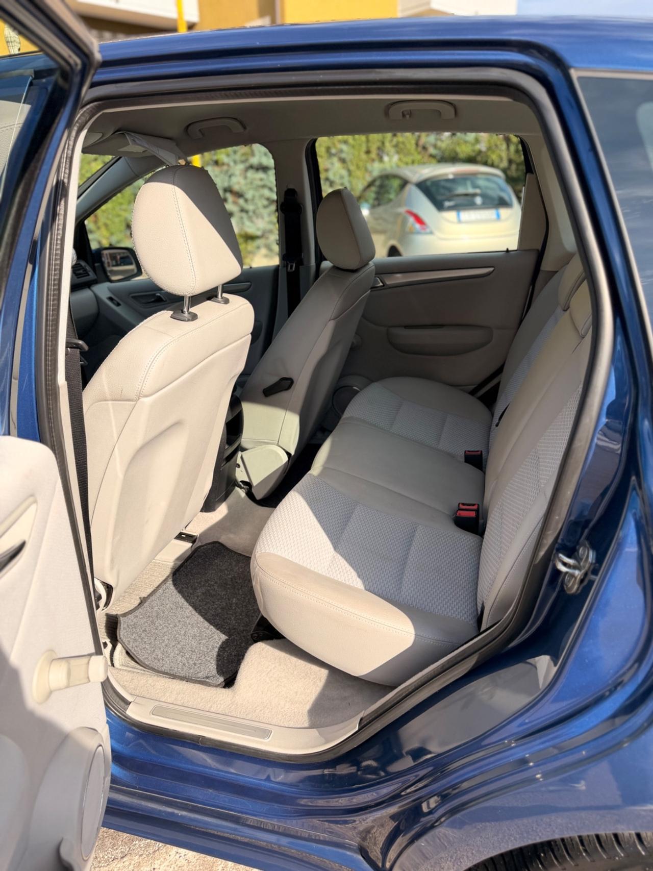 MERCEDES A180 automatico benzina neopatentati