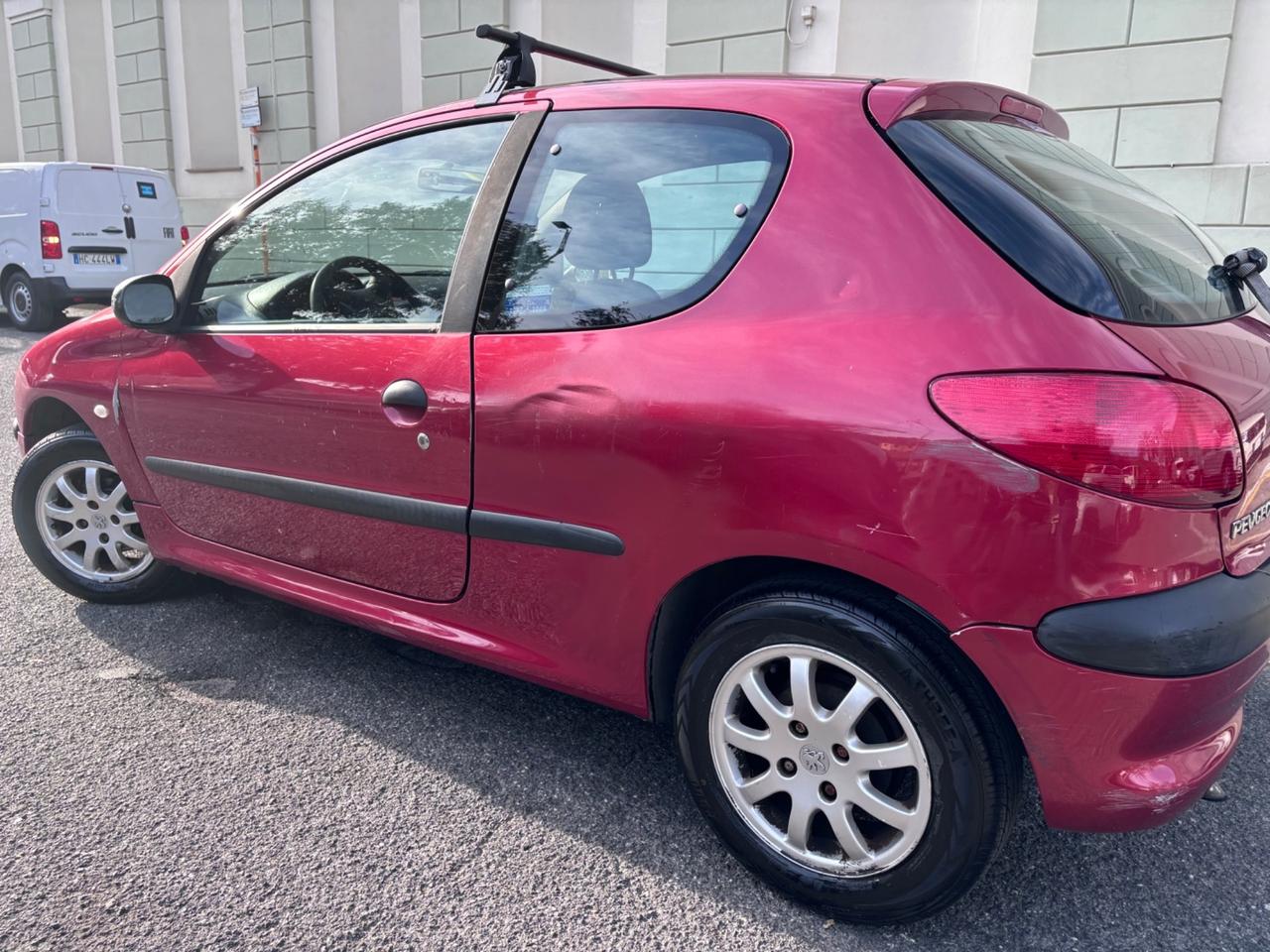 Peugeot 206 1.4 3p. XR si può guidare per Neoptentati
