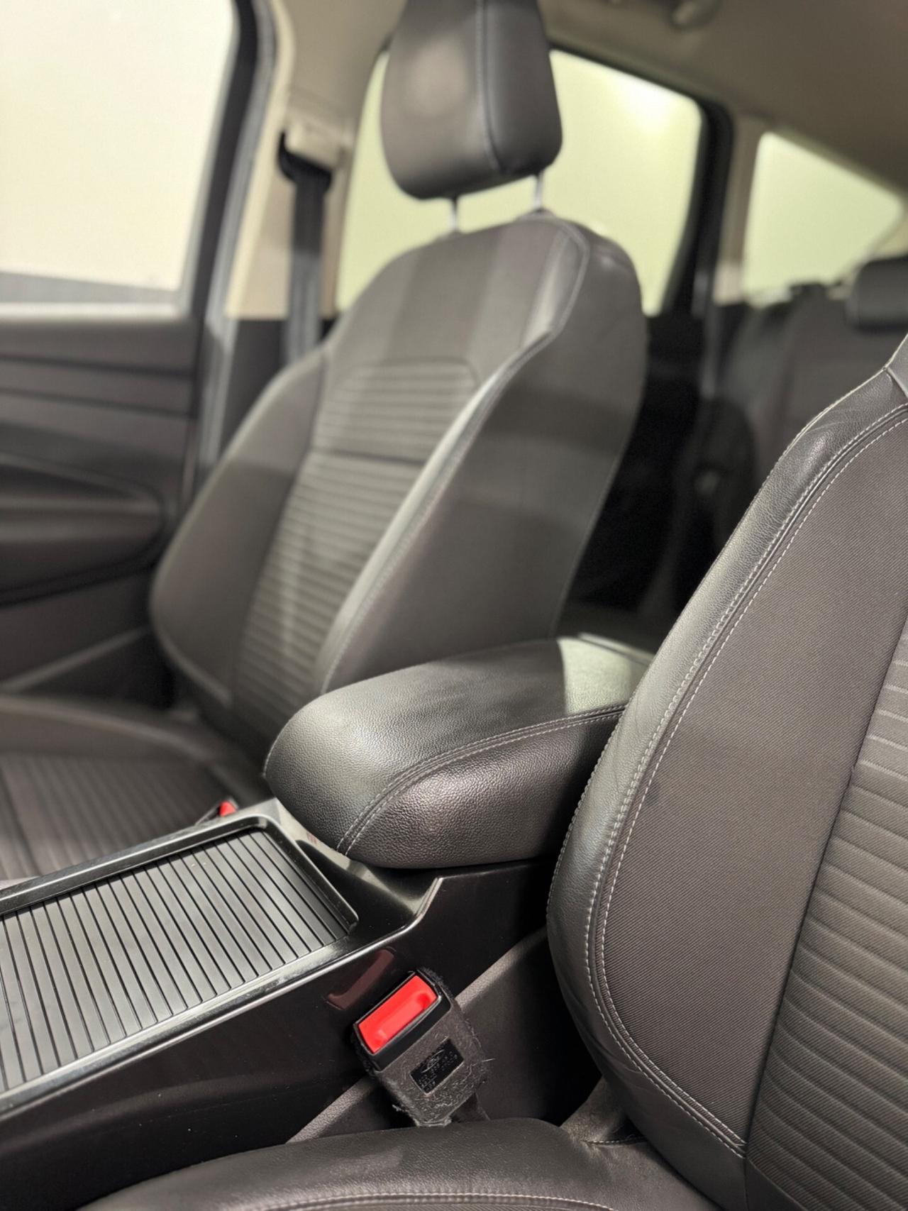 Ford Kuga 1.5 TDCI 120 CV S&S 2WD Powershift Titanium