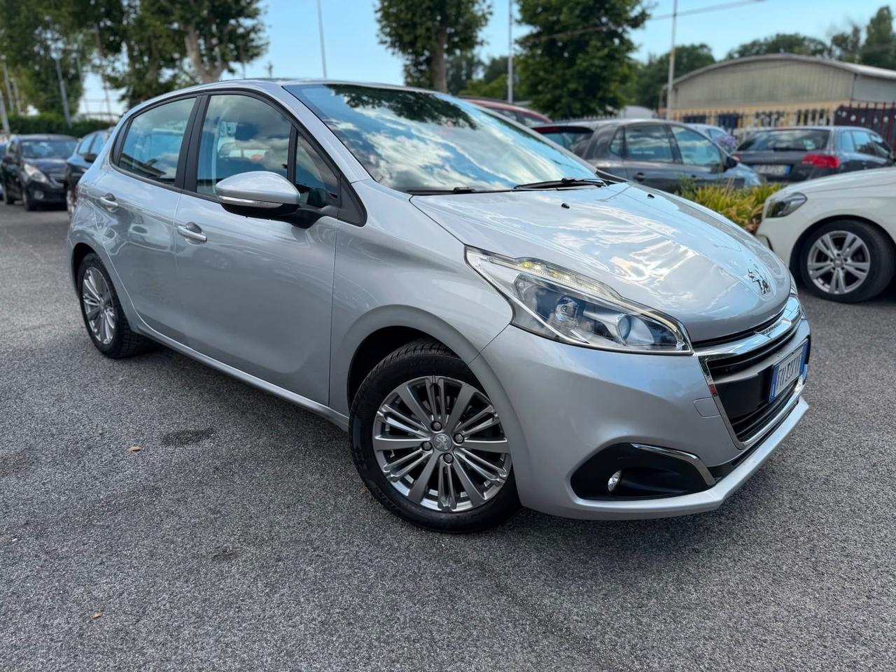 Peugeot 208 PureTech 82 5 porte Black Line 2