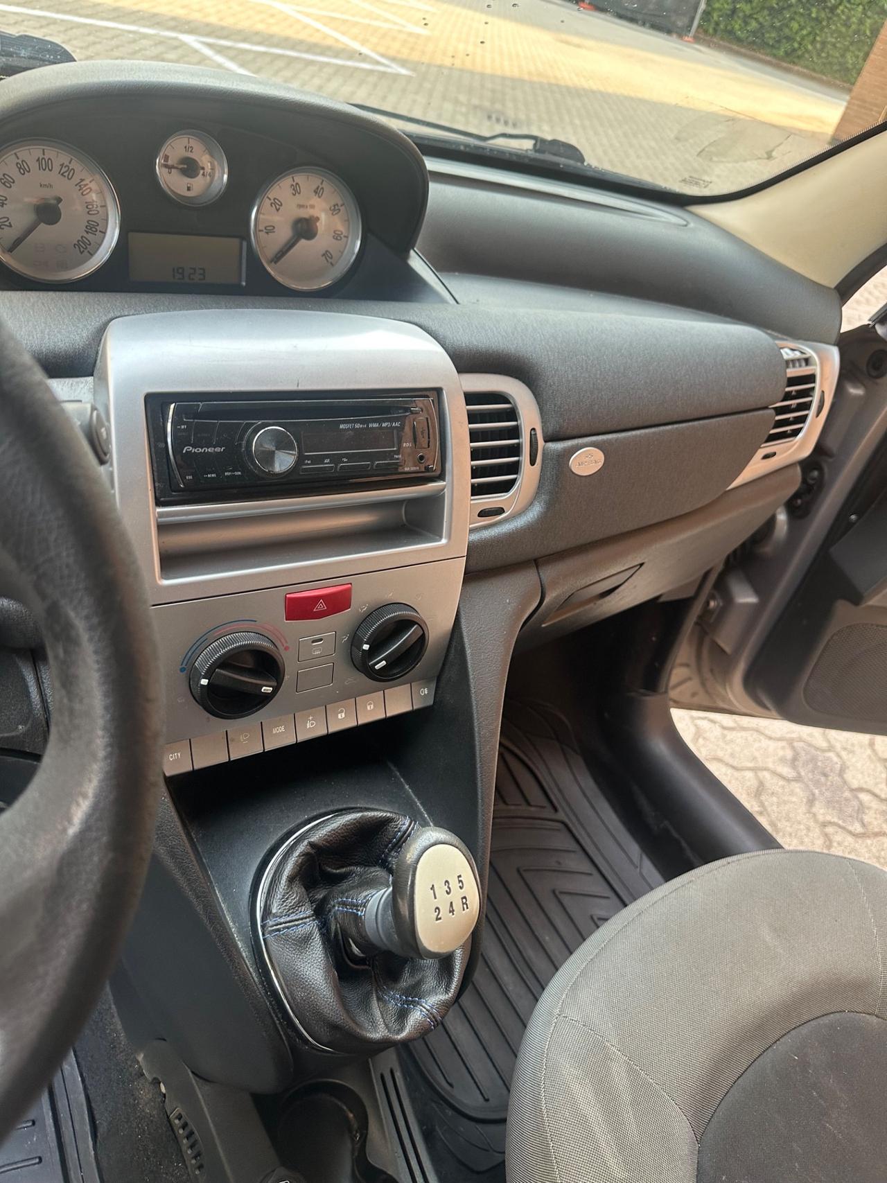 Lancia Ypsilon 1.2 69 CV Platinum