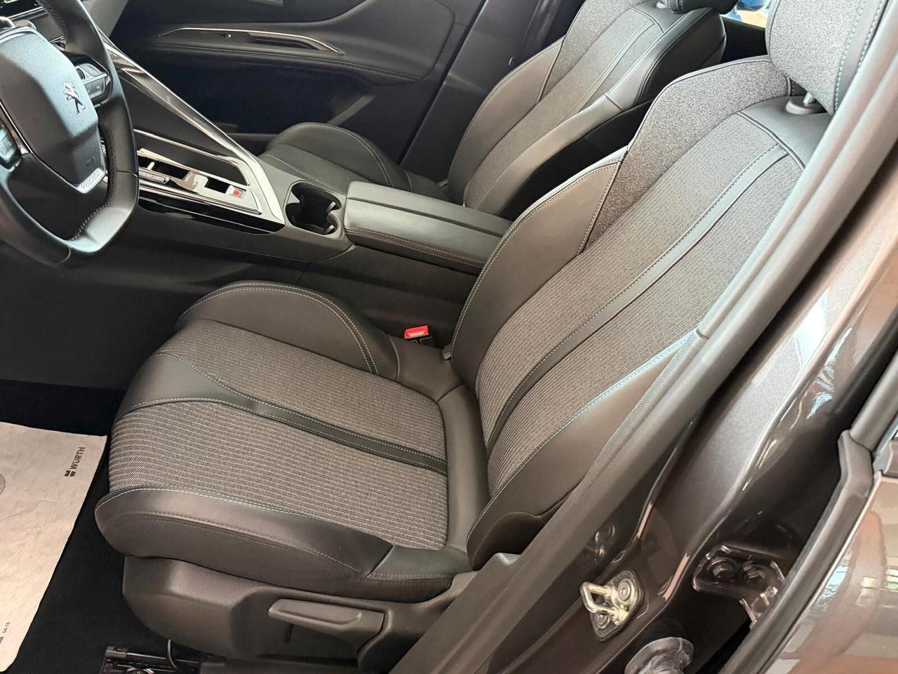 Peugeot 3008 1.5 BLUEHDI 130 cv. Eat8 ALLURE (Nav)