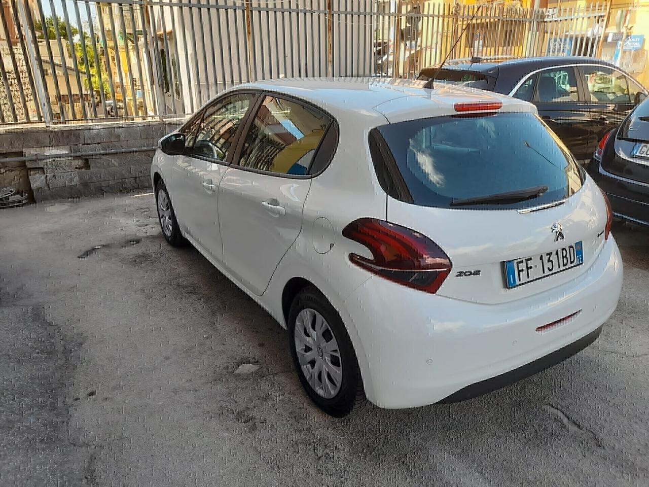 Peugeot 208 PureTech 82 5 porte Allure