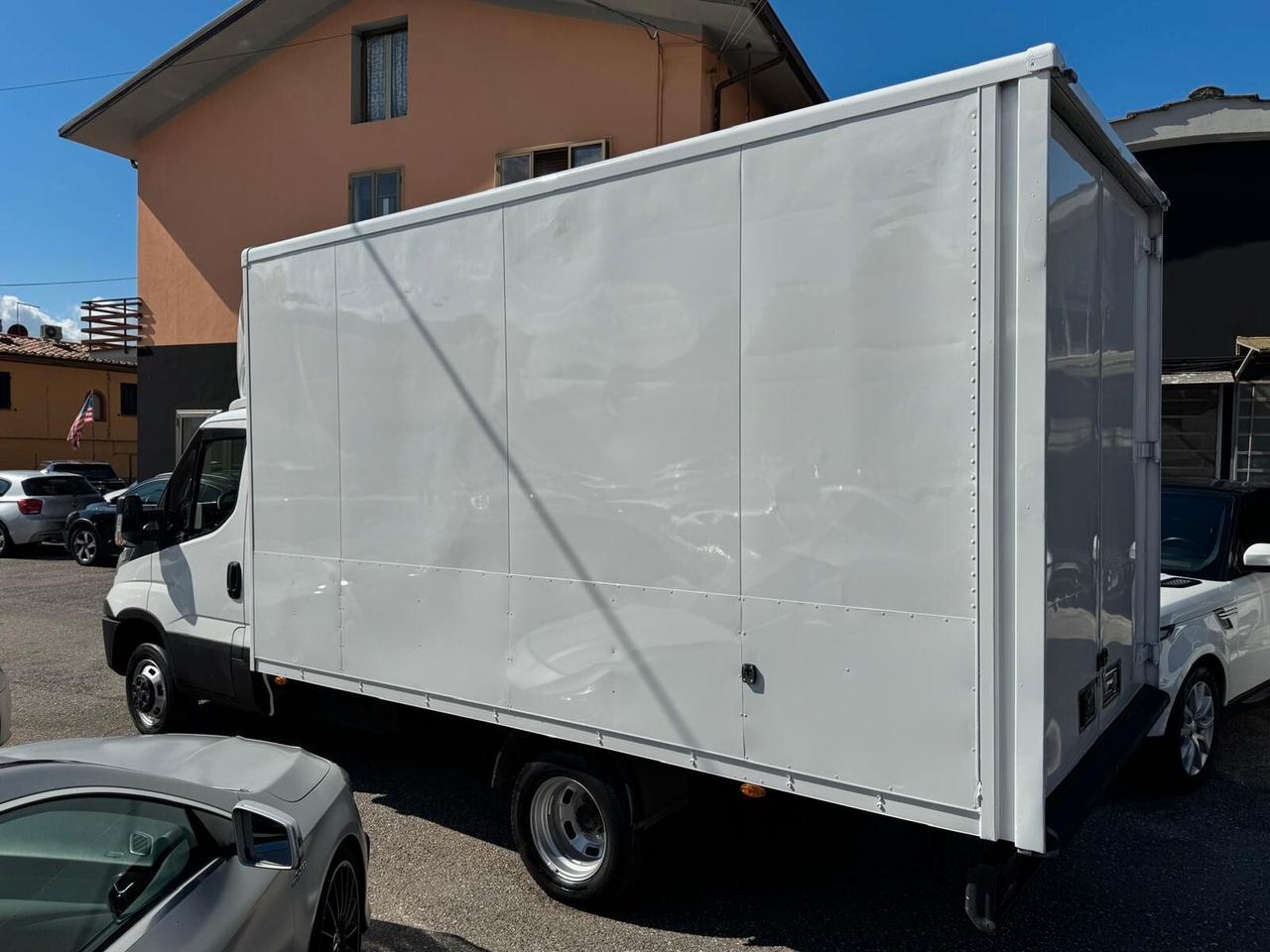 Iveco Daily 2.3 116CV Diesel - 3 POSTI