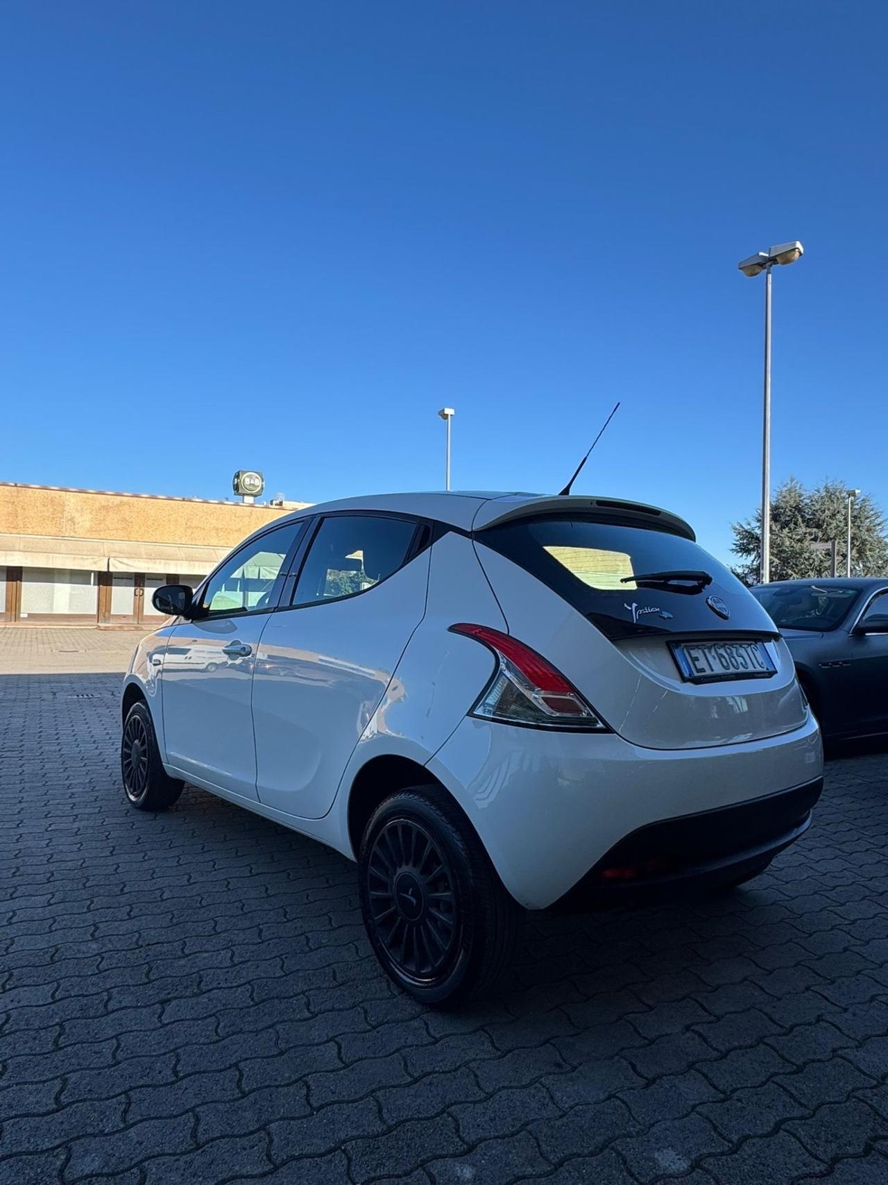 Lancia Ypsilon 0.9 TwinAir 85 CV 5 porte Metano Ecochic Gold