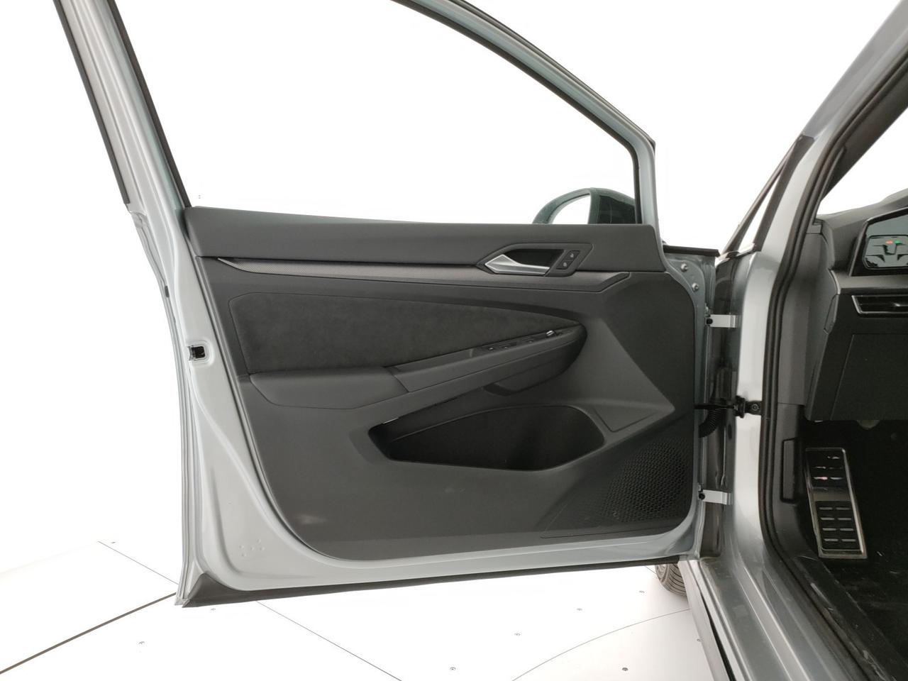 Volkswagen Golf 2.0 tdi r-line plus 150cv dsg