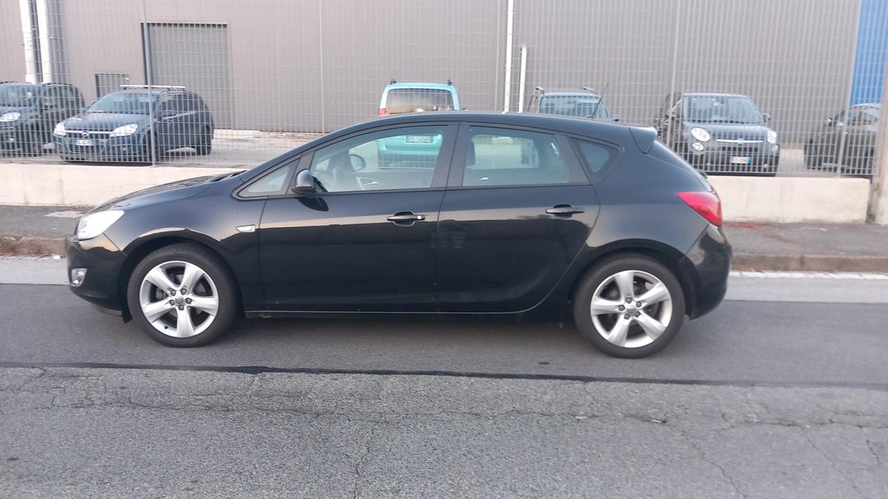 Opel Astra 1.4 100CV 5 porte Cosmo