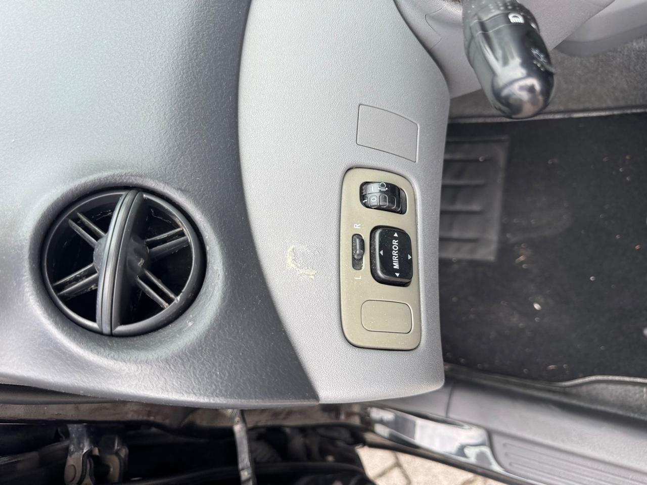 Toyota Yaris 1.0i 16V cat neopatentati 120000km