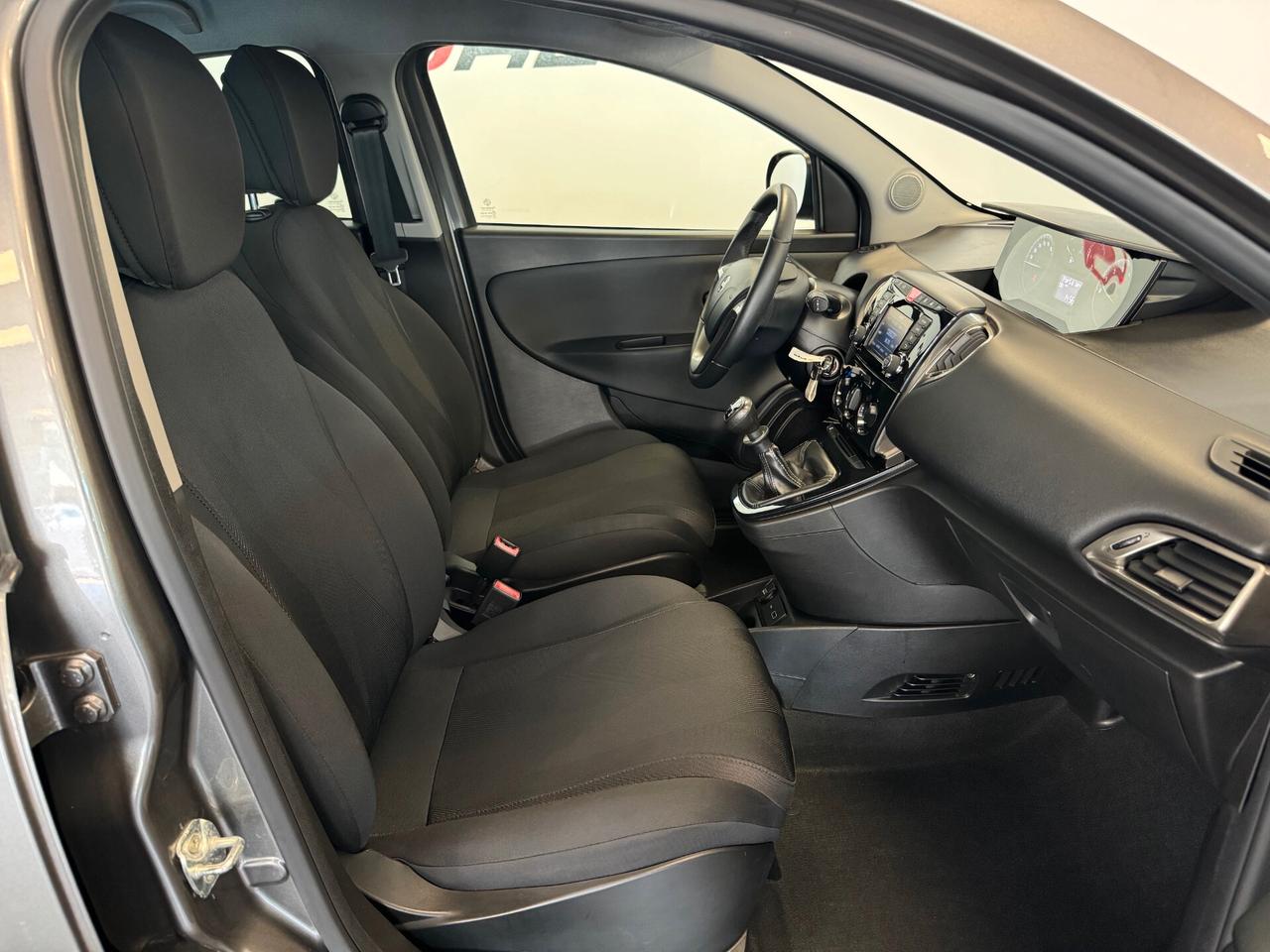 Lancia Ypsilon 1.2 69 CV 5 porte S&S Gold 30.000 KM UNIPROP.