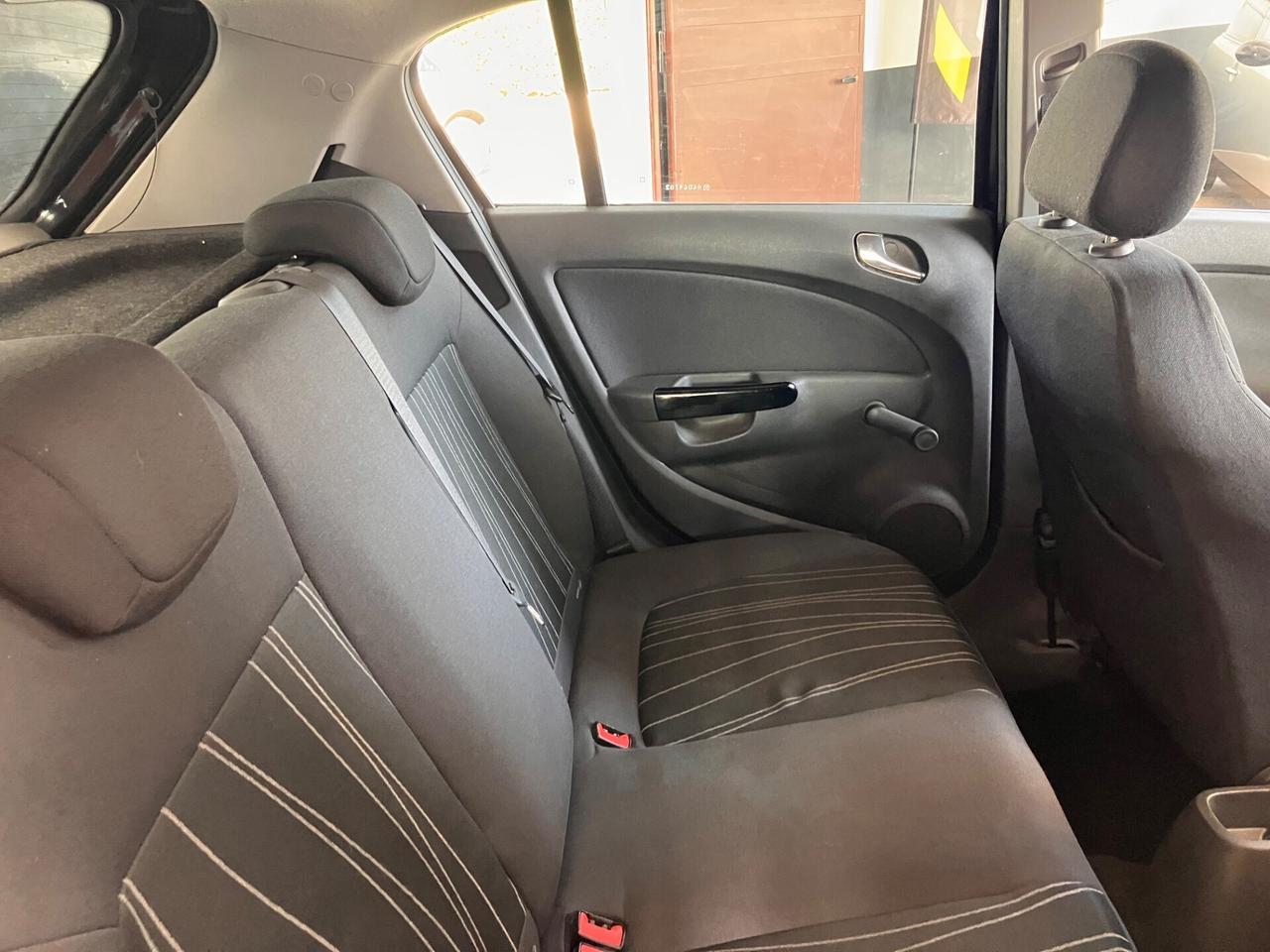 Opel Corsa 1.2 5 porte Cosmo NEOPATENTATI