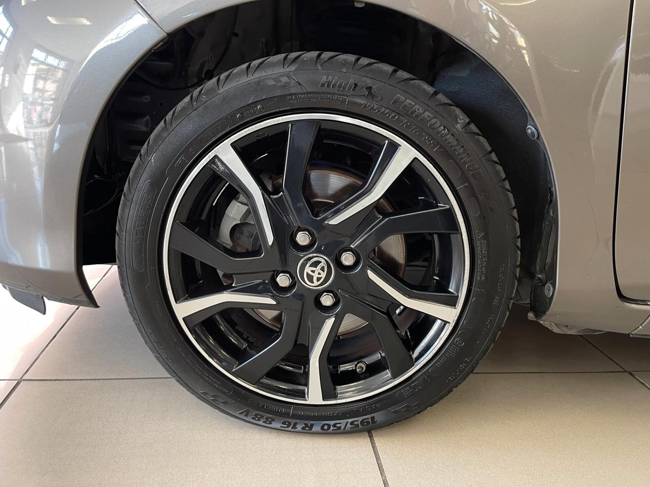Toyota Yaris 1.5 Hybrid style automatica