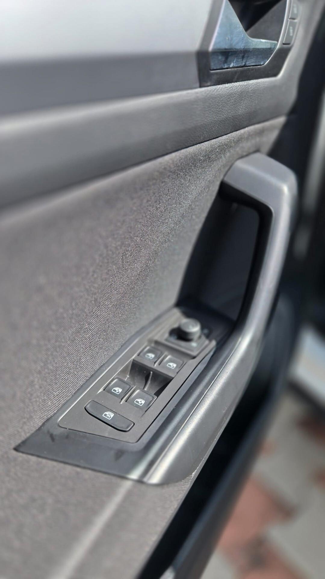 Volkswagen T-Roc 1.0 tsi Life 110CV Uff Italy Led USB Lega Cockpit