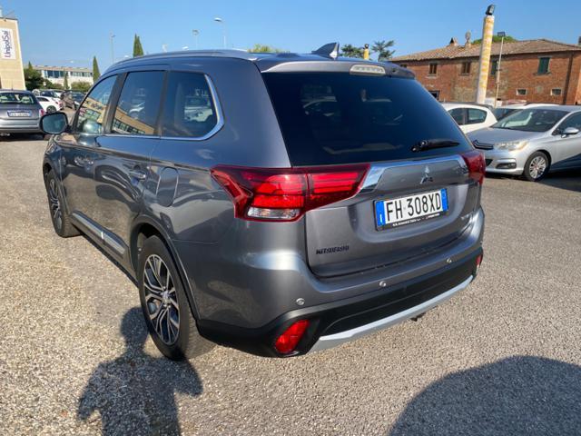 MITSUBISHI Outlander 2.2 DI-D 4WD Instyle Plus SDA 7 posti