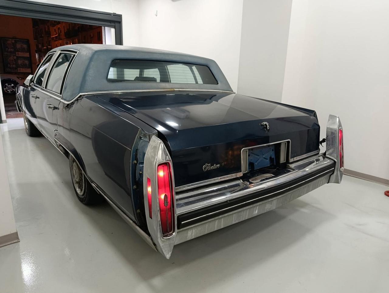 Cadillac Fleetwood BROUGHAM