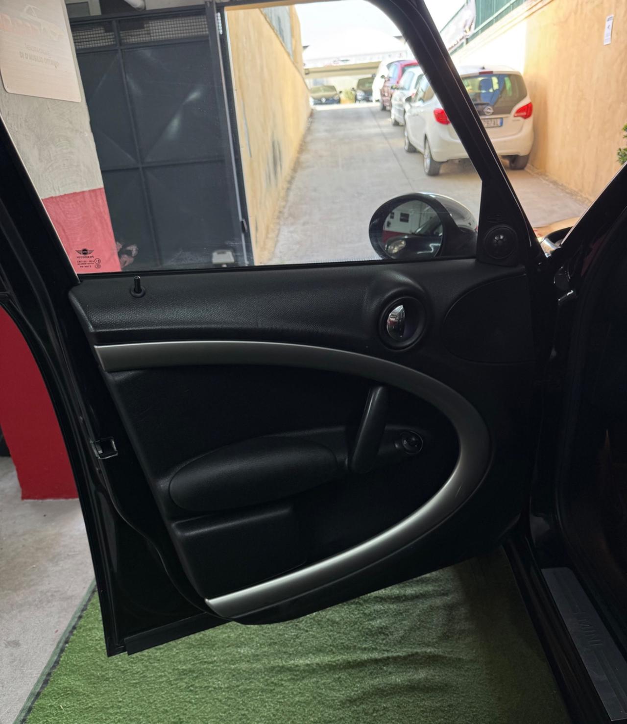 Mini Cooper D Countryman ALL 4 cambio automatico 130000 Chilometri