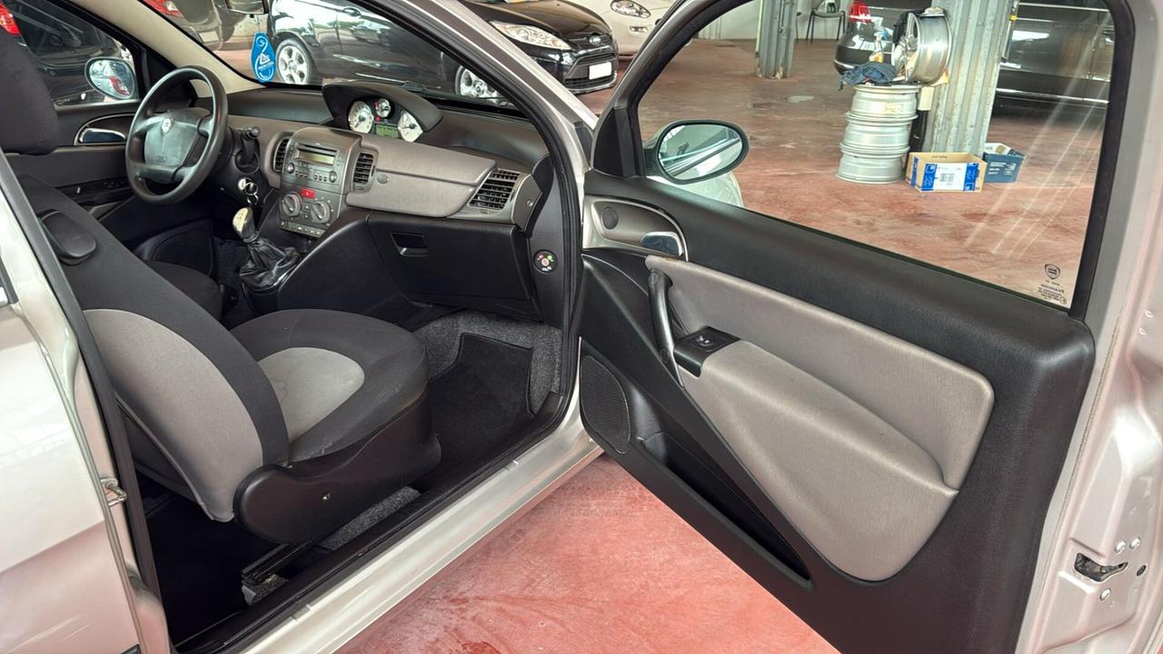 Lancia Ypsilon 1.2 Argento