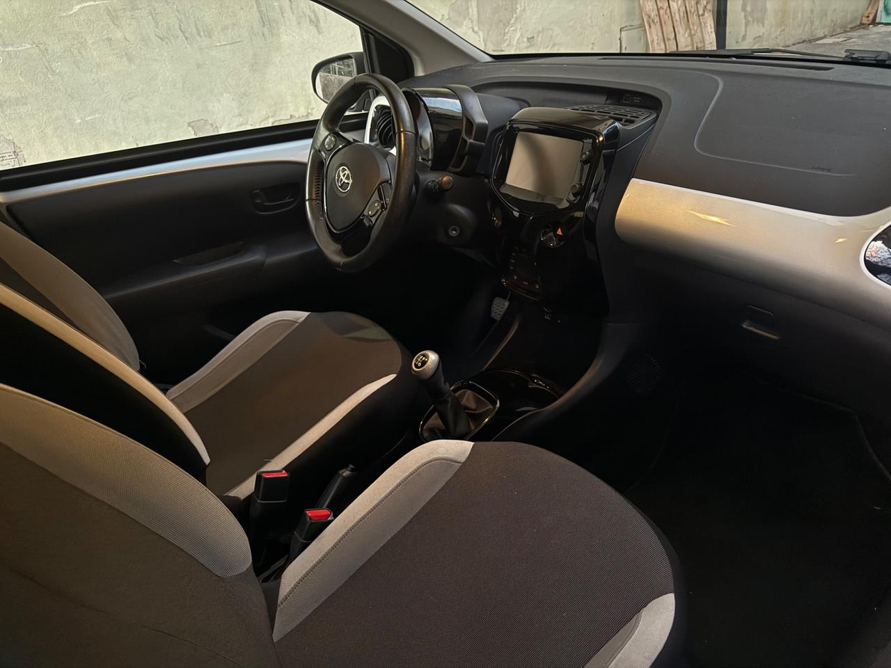 Toyota Aygo 1.0 VVT-i 69 CV 5 porte x-play