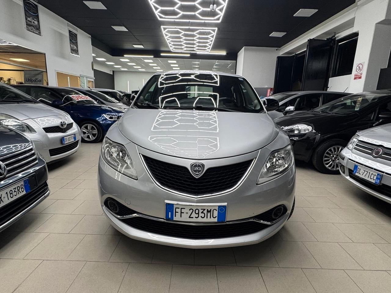Lancia Ypsilon 0.9 TwinAir 85 CV 5 porte Metano Ecochic Platinum
