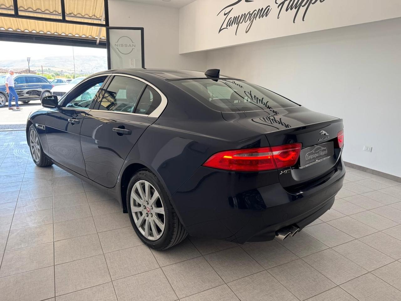 Jaguar XE 2.0 D 180 CV automatica