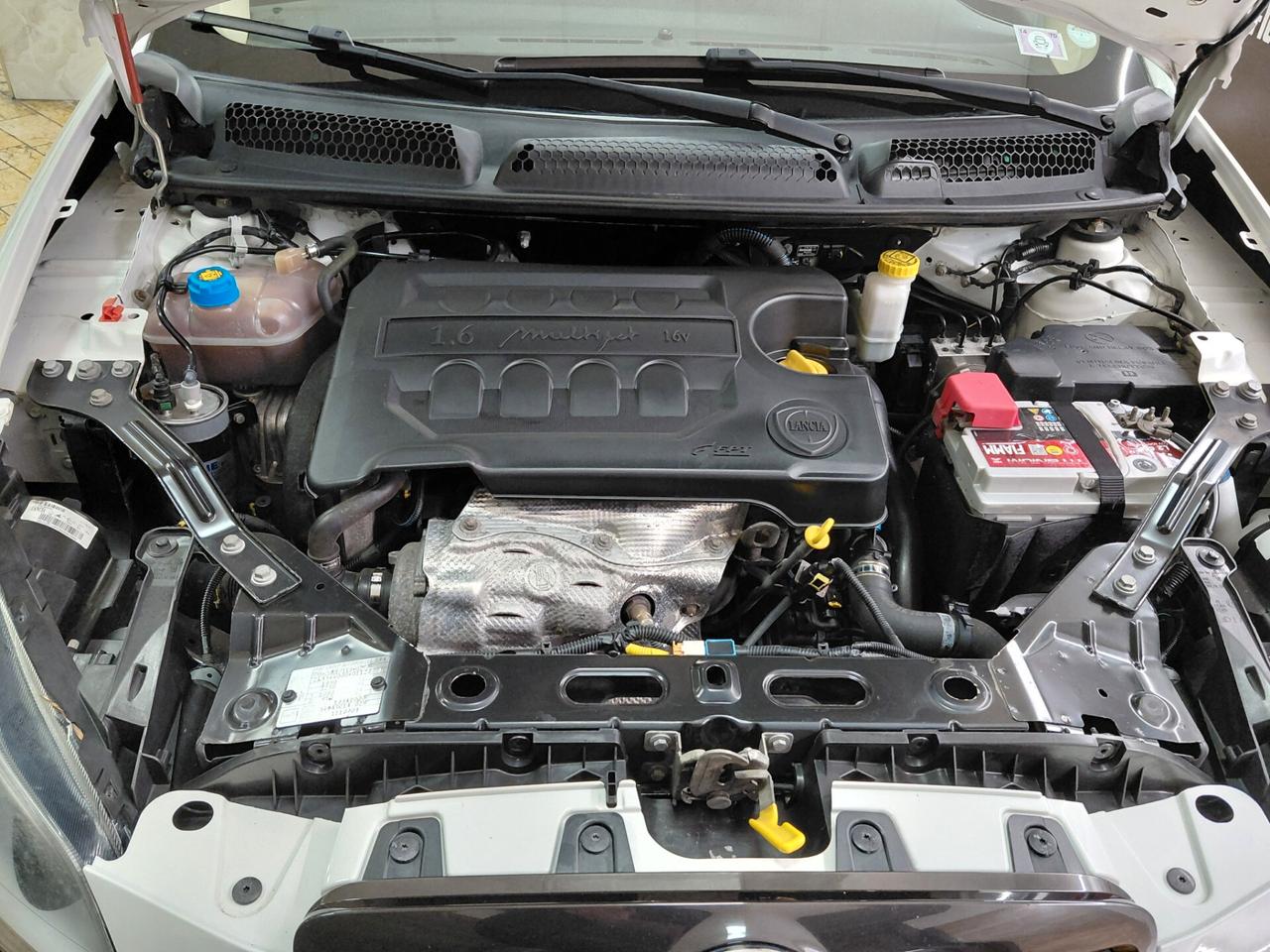 Lancia Delta 1.6 MJT DPF S MOMO DESIGN 2013