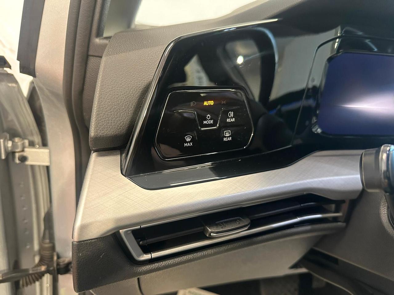 Volkswagen Golf 1.0 eTSI EVO DSG Life AUTOMATICA