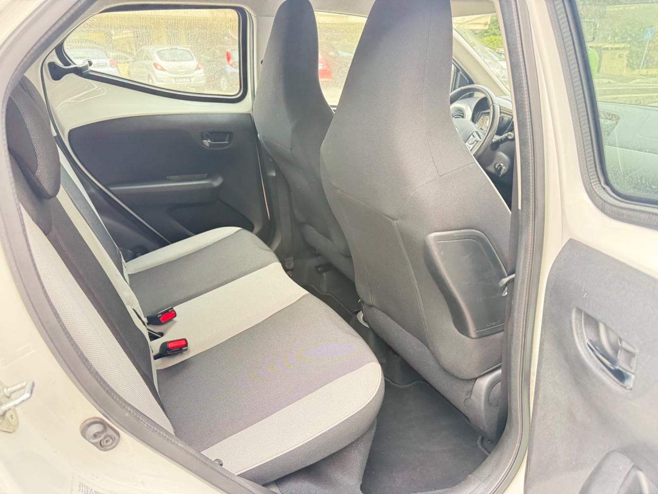 Toyota Aygo 1.0 VVT-i 72 CV 5 porte x-play LED NAVI KAMERA PDC BLUETOOTH CERCHI 16 CAR PLAY