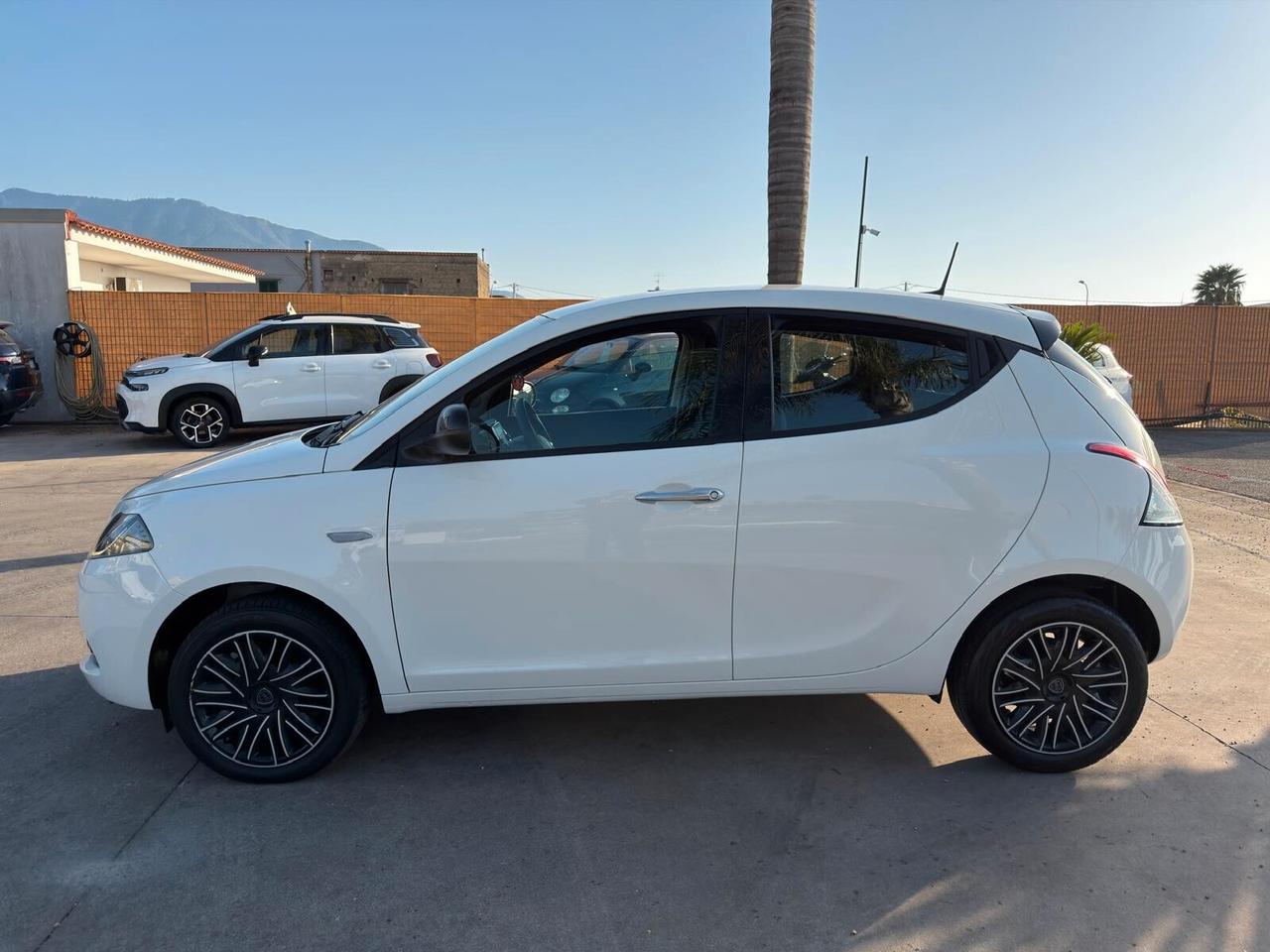 Lancia Ypsilon Hybrid Gold 2023 Nav e Retrocamera