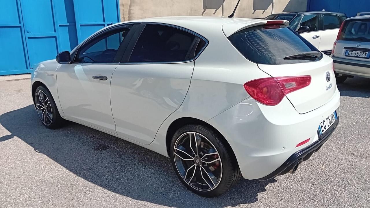 Alfa Romeo giulietta 1.6 mjt-full-2011