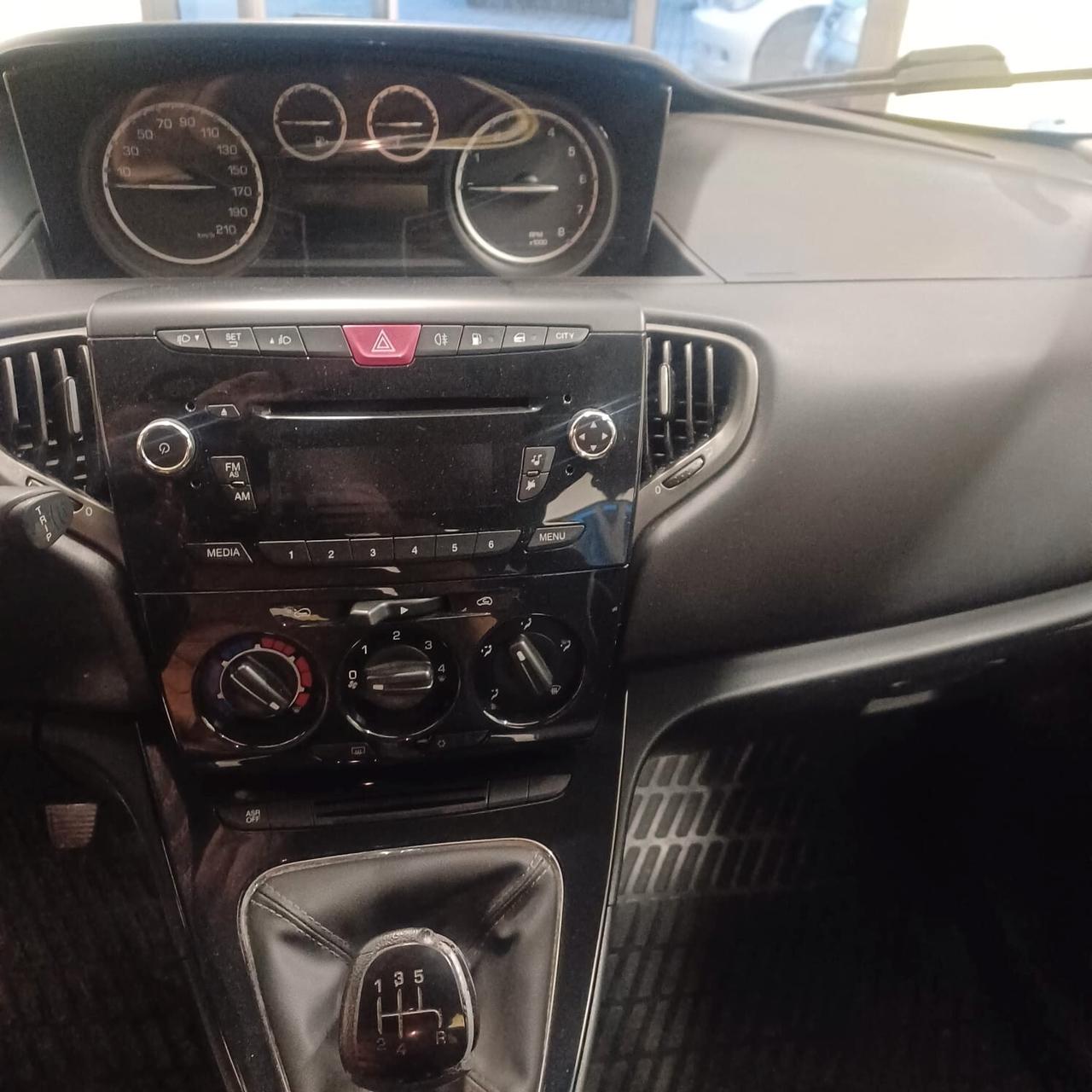 PERFETTA NEOPATENTATI LANCIA YPSILON