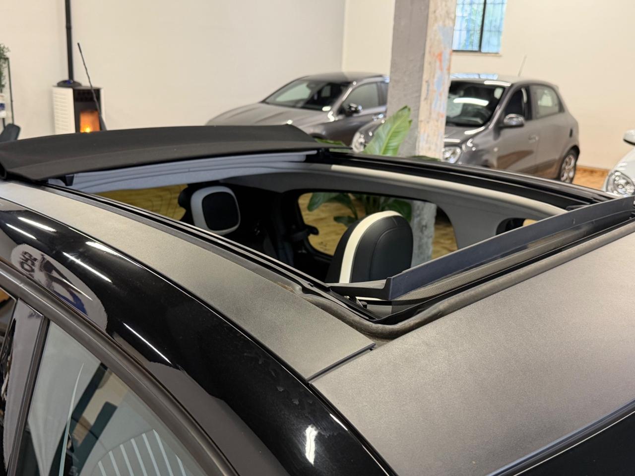 Renault Twingo INTENS FALTDACH LED NAVI PELLE